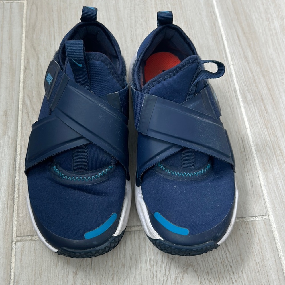 Nike no laces size 13.5 kids